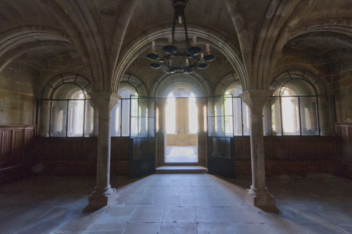 Sala capitular del monasterio de la Oliva vista desde el muro oriental